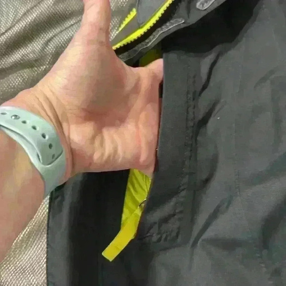 The North Face HyVent Black Boys Jacket Size Large 14/16 - Picture 9 of 12